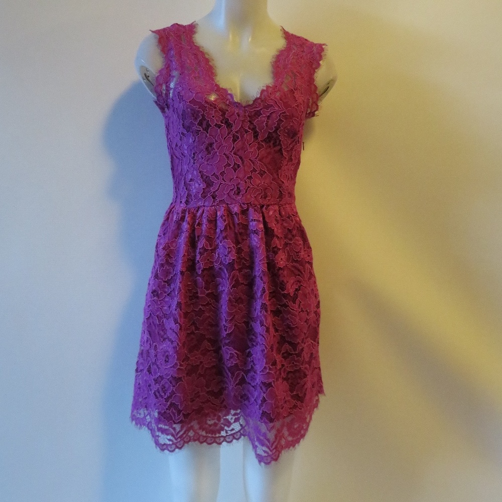 Madison Marcus Fuchsia Lace V‑Neck Sleeveless Dress